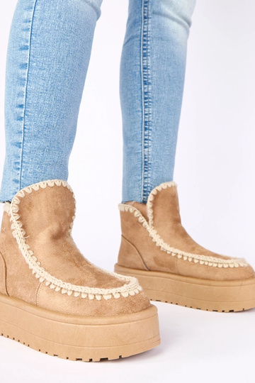 Botas de nieve de color beige oscuro con plataforma y bordado decorativo "Alwena"