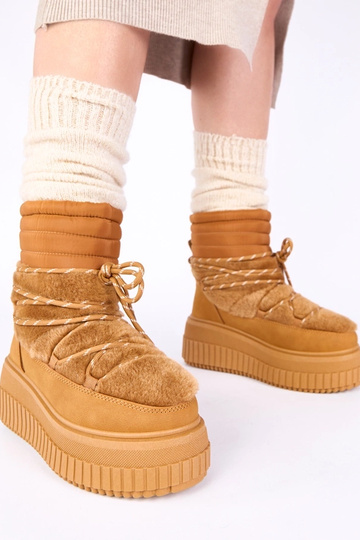 Botas de nieve marrones con plataforma y pelaje, con cordones "Lydia"