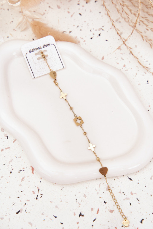 Una pulsera de acero inoxidable Con colgantes color dorado