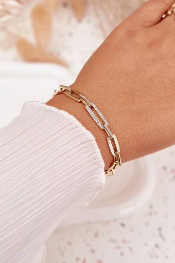 Una pulsera Femenino con cadenas Hecho de acero quirúrgico color dorado