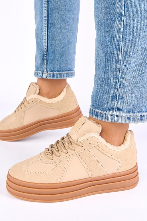 Zapatillas deportivas color arena...