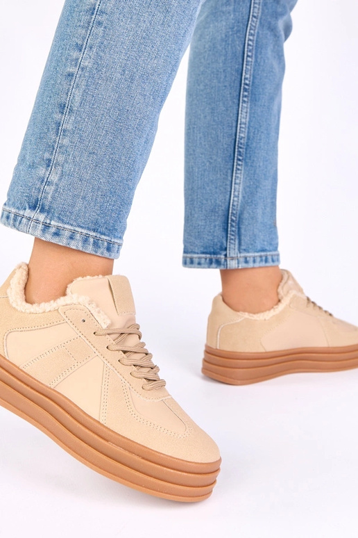 Zapatillas deportivas color arena...