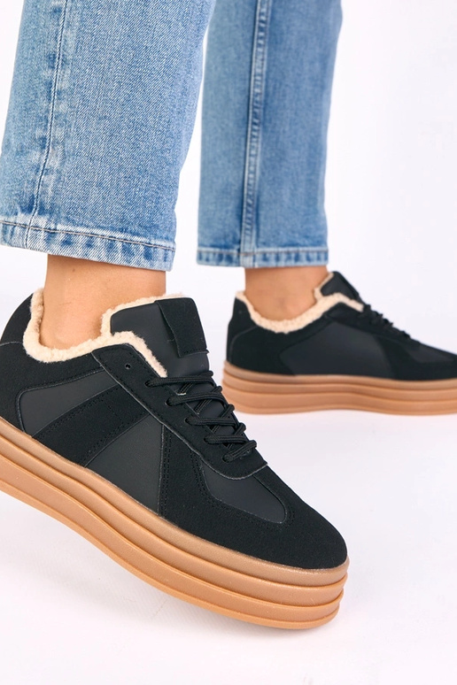 Zapatillas deportivas negras forradas...