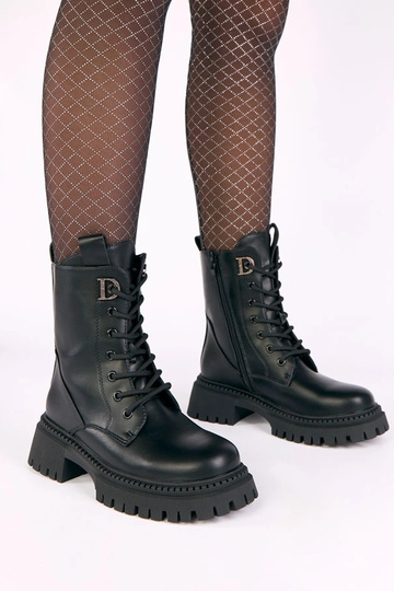 Botines negras con plataforma decoradas con circonitas Mathia