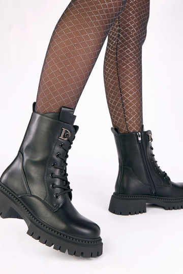 Botines negras con plataforma decoradas con circonitas Mathia 2