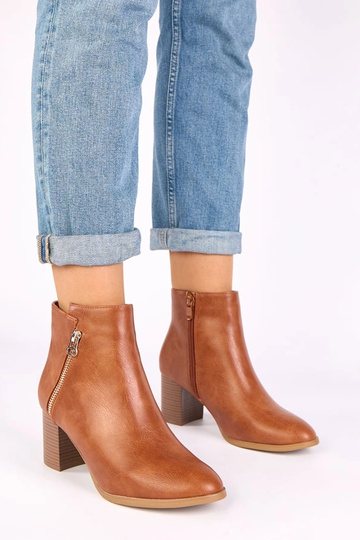 Zapatos marrones clásicos...