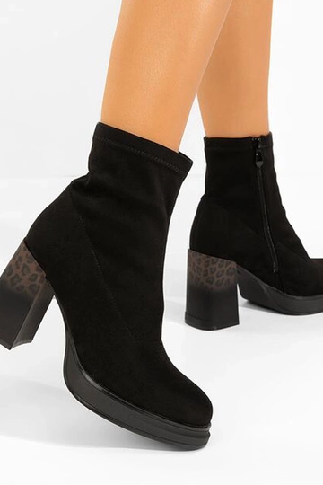 Botines negros con tacón y estampado de leopardo Delora
