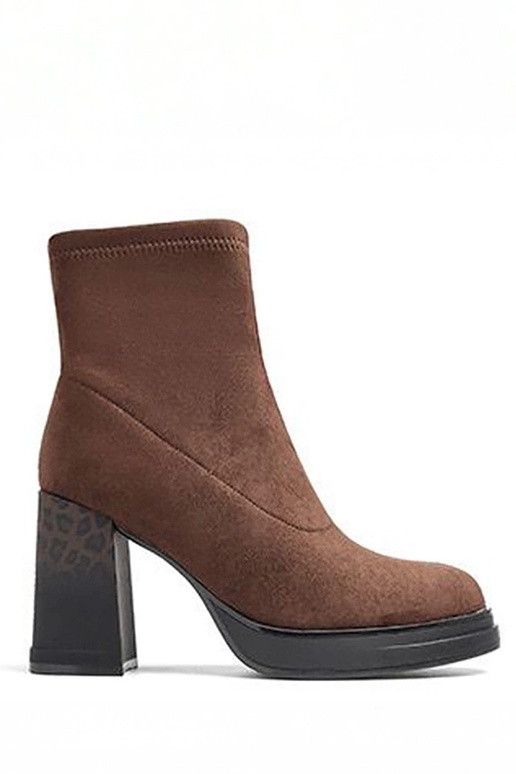 Botines marrones con tacón y...