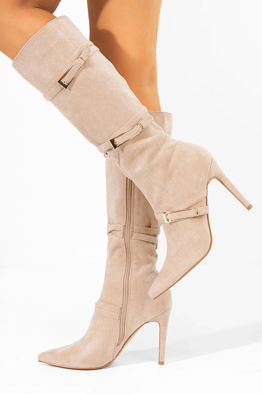 Botas largas color arena con tacón...