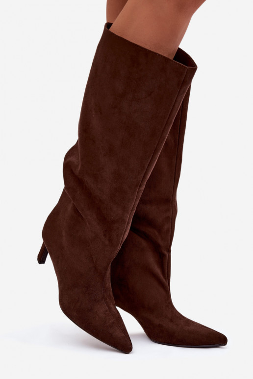 Botas largas de mujer de ante sintético, de tipo deslizable con tacones finos en color chocolate Phelin