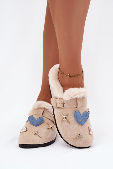 Zapatillas de casa para mujer color arena con bonitos detalles y hebillas, forradas de piel Thalora 2