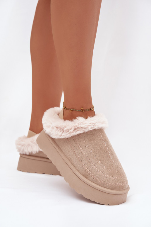 Botas de nieve Femenino con una plataforma con un abrigo de piel I Przeszyciami color marfil Arelina