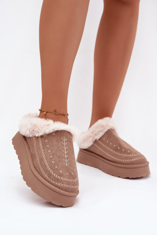 Botas de nieve Femenino con una plataforma con un abrigo de piel I Przeszyciami beige Arelina