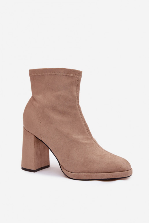 Botas de mujerde gamuza ecológicau con tacones beige Karvella