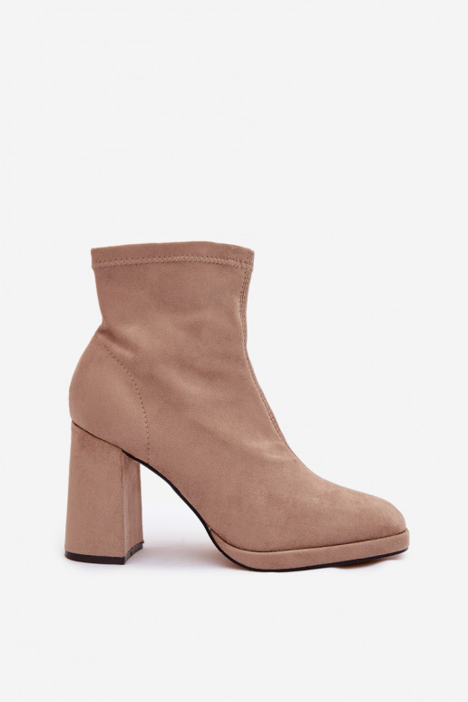 Botas de mujerde gamuza ecológicau con tacones beige Karvella