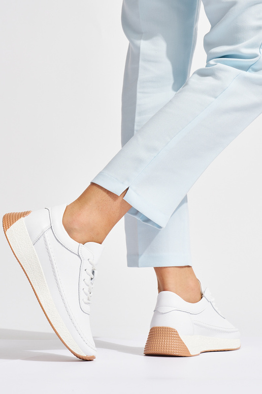 Femenino piel el color blanco zapatos deportivos