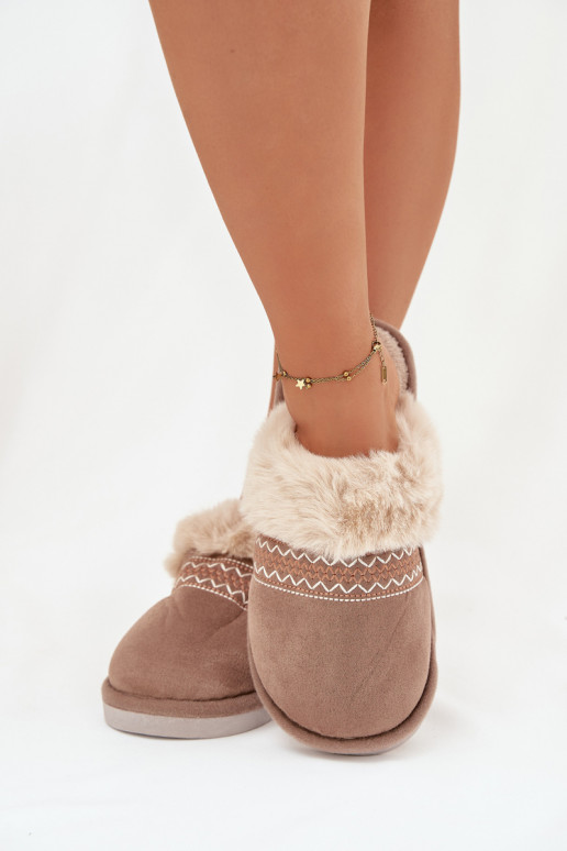 Zapatillas de mujer Devianne color caqui con pelito y bordado