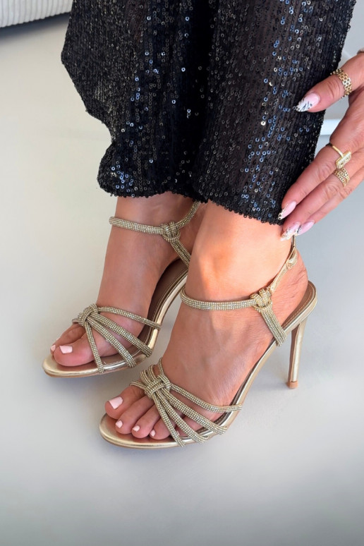 Sandalias de mujer con tacones finos con rayas y circonitas color dorado Tanelle
