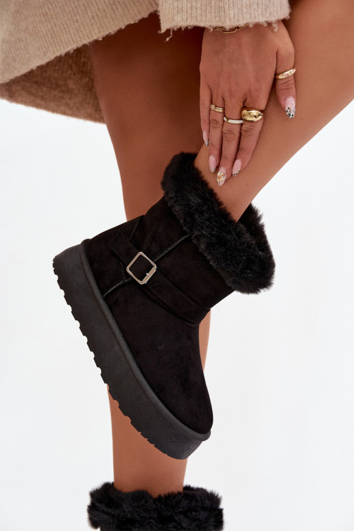 Botas de nieve Femenino con una plataforma con hebillas y un abrigo de piel de color negro Jesella
