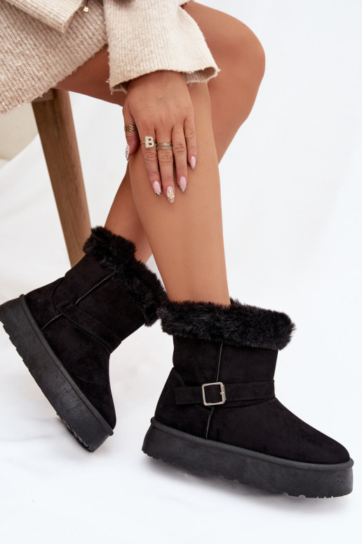 Botas de nieve Femenino con una plataforma con hebillas y un abrigo de piel de color negro Jesella