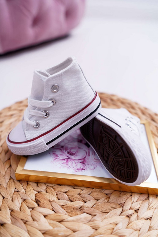 Zapatos infantiles con suela. el color blanco Filemon