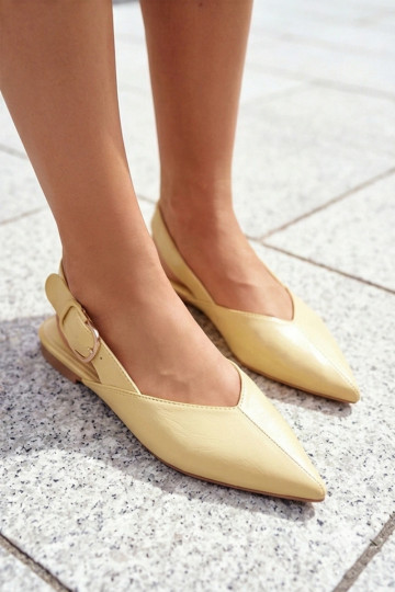 Bailarinas lacadas con hebillas color amarillo Rinalle