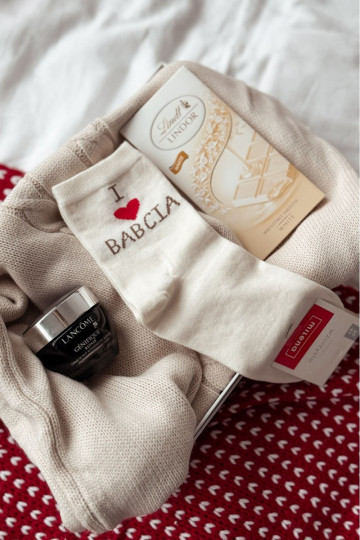 Calcetines de mujer con el texto "I Love Babcia" color marfil