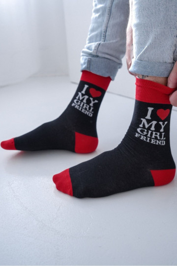 calcetines de hombre con una nota I LOVE MY GIRLFRIEND de color negro