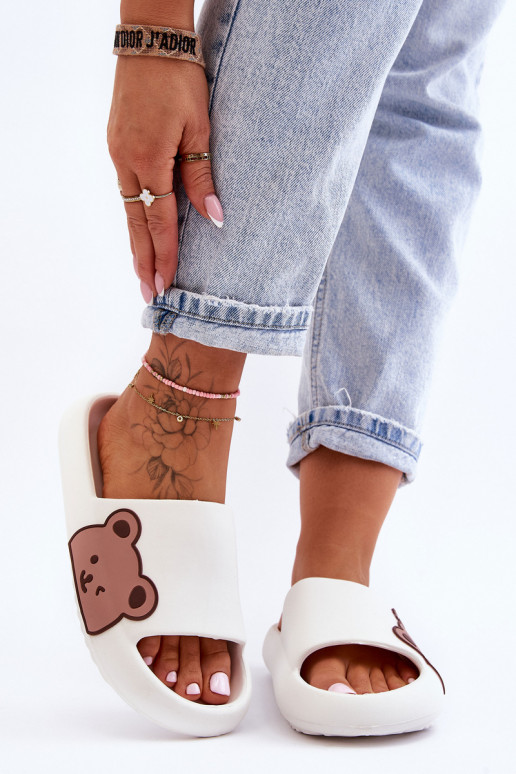 Zapatillas ligeras con osito. el color blanco Parisso