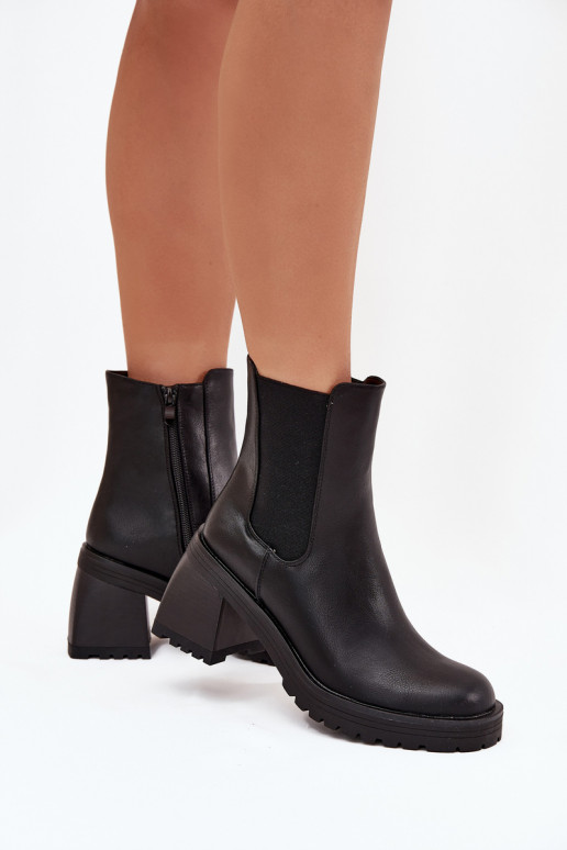 Botas de mujer con estilo. con tacones de color negro Thalira
