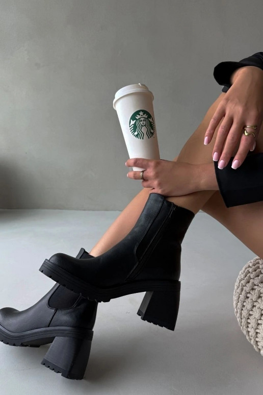 Botas de mujer con estilo. con tacones de color negro Thalira