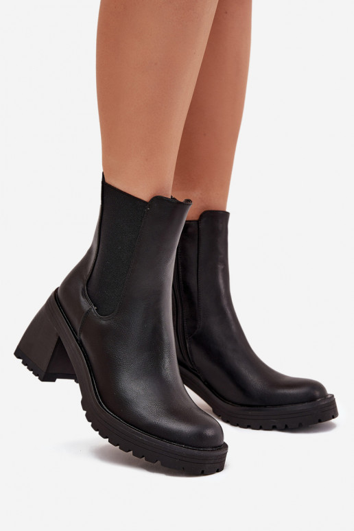 Botas de mujer con estilo. con tacones de color negro Thalira