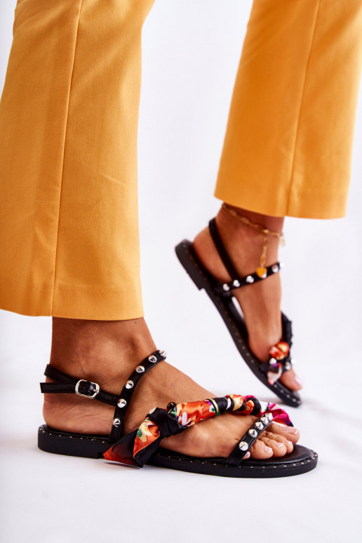 Sandalias de mujer con hermosos detalles de color negro Tiene quetaro
