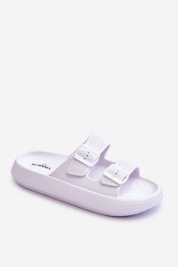 Zapatillas de mujer con espuma. con rayas el color blanco Sharmen