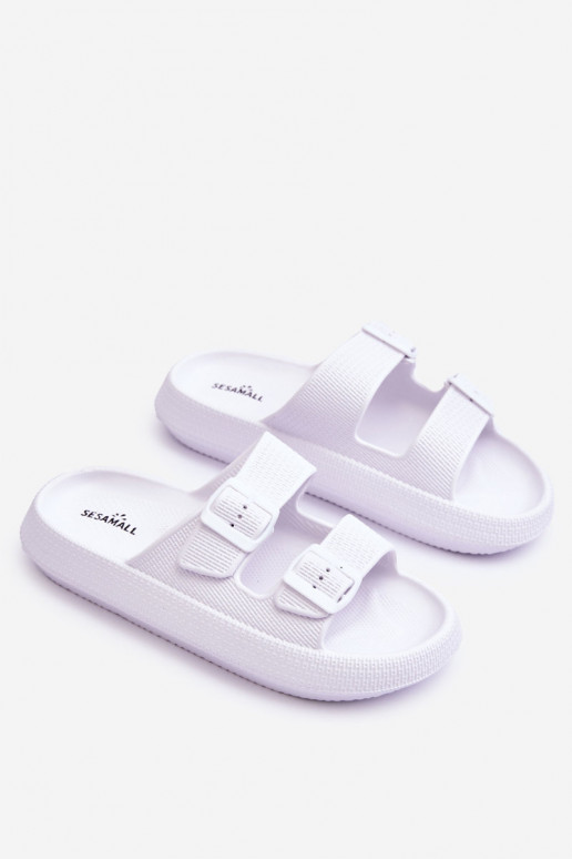 Zapatillas de mujer con espuma. con rayas el color blanco Sharmen