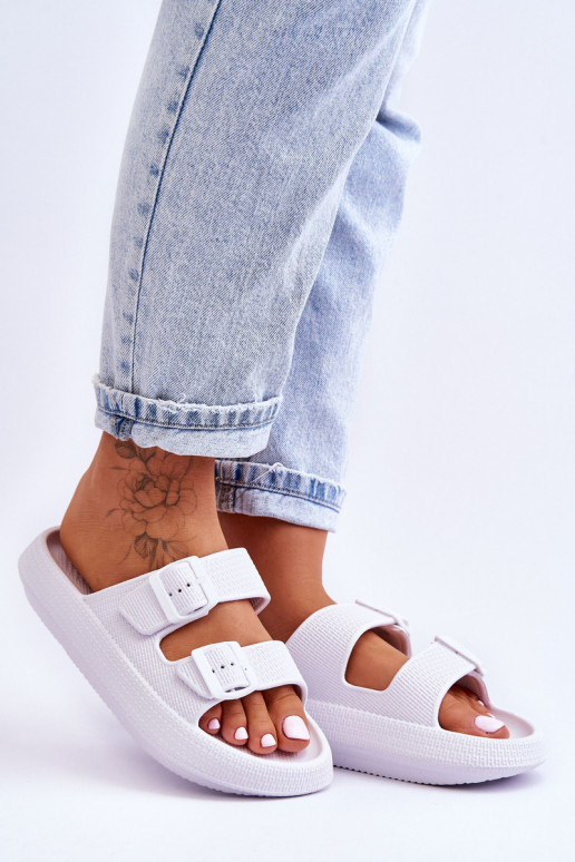 Zapatillas de mujer con espuma. con rayas el color blanco Sharmen