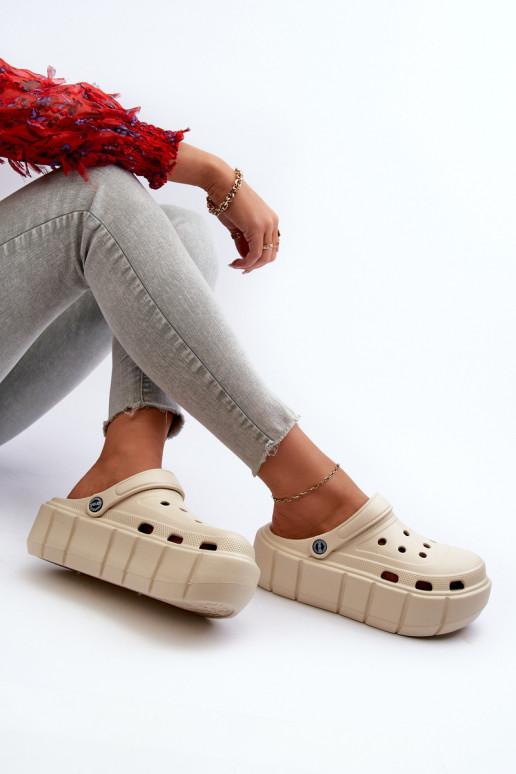 Zapatillas ligeras zapatillas de mujer con una plataforma beige Itubia