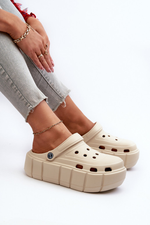 Zapatillas ligeras zapatillas de mujer con una plataforma beige Itubia