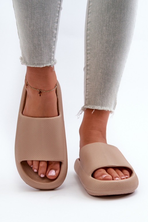 Femenino Pantuflas ligeras de espuma Sobre una suela gruesa beige Querceria