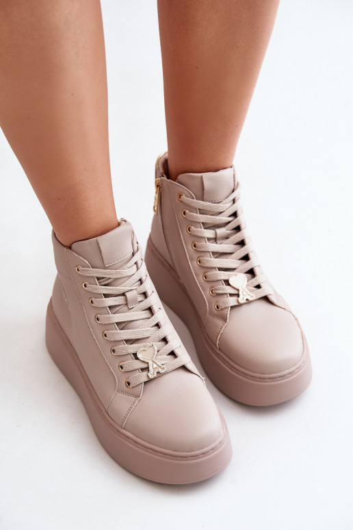 Alto Piel Zapatillas modelo zapatos. Femenino con una plataforma Vinceza 66707 beige