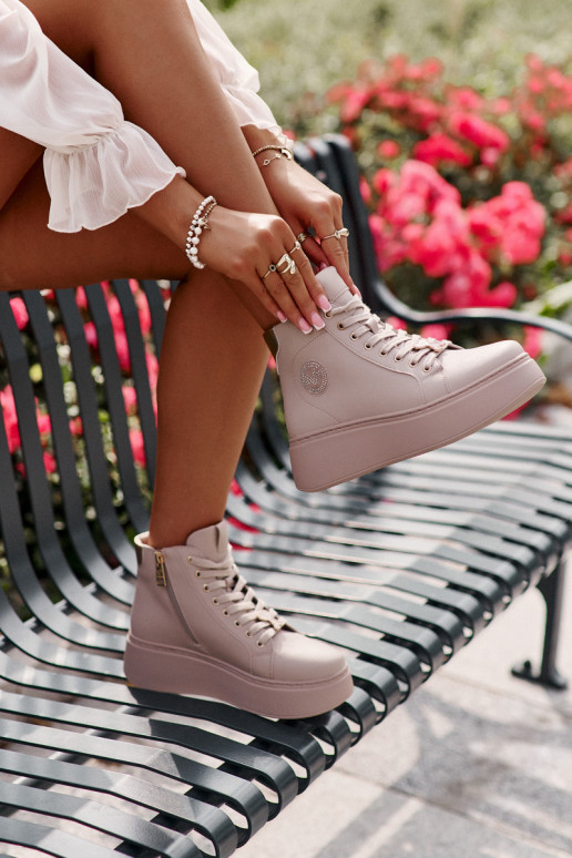 Alto Piel Zapatillas modelo zapatos. Femenino con una plataforma Vinceza 66707 beige