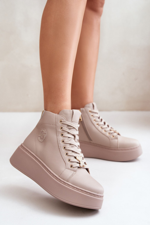 Alto Piel Zapatillas modelo zapatos. Femenino con una plataforma Vinceza 66707 beige