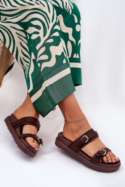 zapatillas de mujer con una plataforma Ze color doradomi con hebillasmi color marrón ENernone