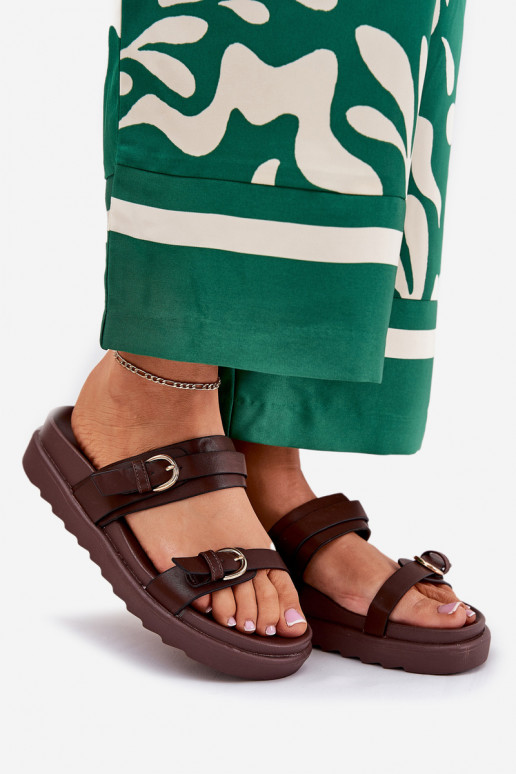 zapatillas de mujer con una plataforma Ze color doradomi con hebillasmi color marrón ENernone