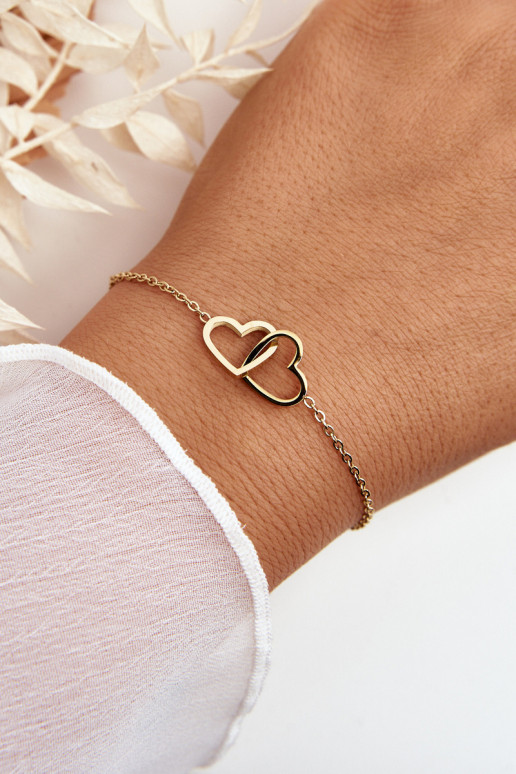 Una pulsera Con Corazones color dorado