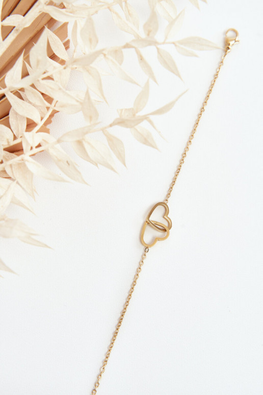 Una pulsera Con Corazones color dorado