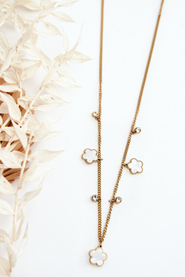 Collar de mujer tipo eslabón con flores blancas color dorado