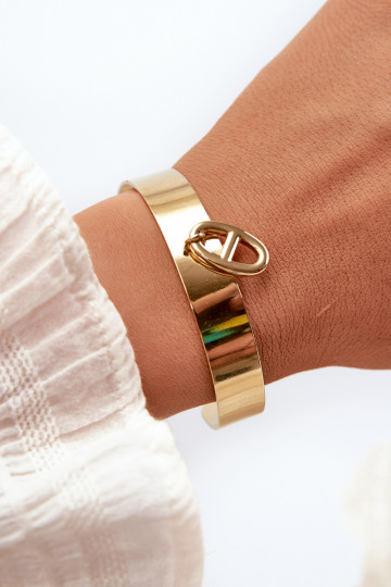 Pulsera con ornamentos de acero inoxidable color oro