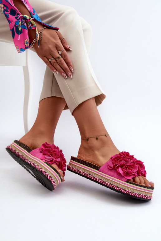 zapatillas de mujer con una plataforma Ozdobione con motivos floraleskami color rosa Nodina