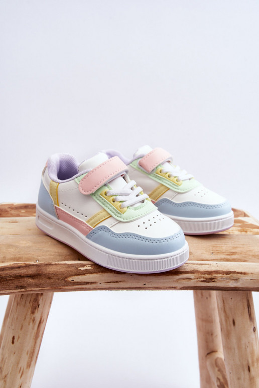 Calzado deportivo infantil clásico. Colores diferentes Tiene querlin